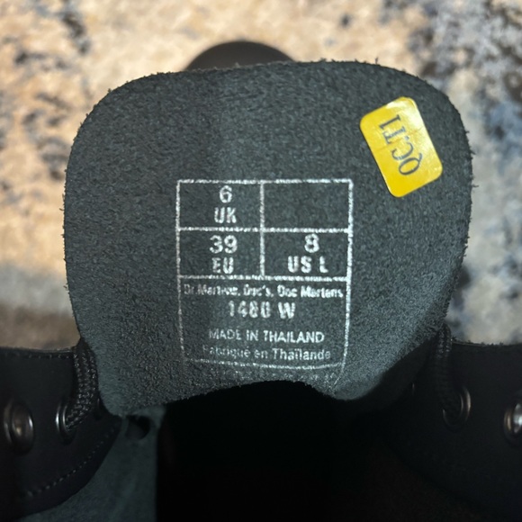 Never Worn Black Women’s Dr Martens Boots Size 8 - Picture 3 of 4